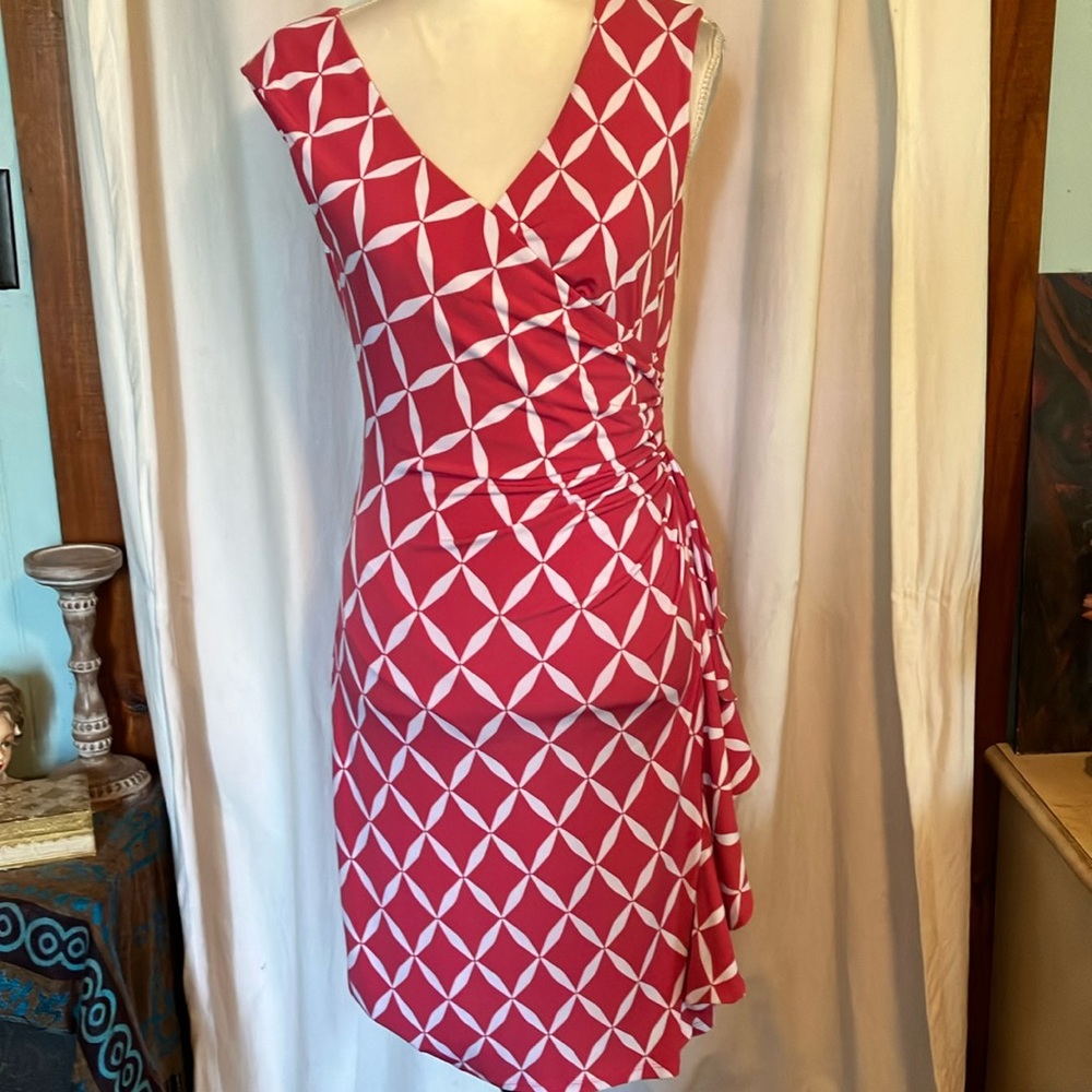 White House black market pink/ white sleeveless dress size 6